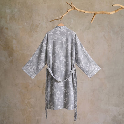 Kimono in cotone con stampa di rose color blu polvere. - image 1