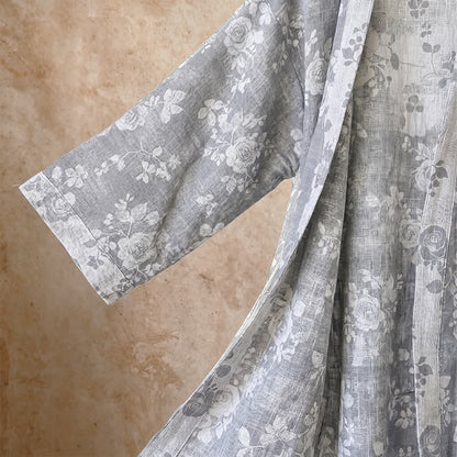 Kimono in cotone con stampa di rose color blu polvere. - image 4