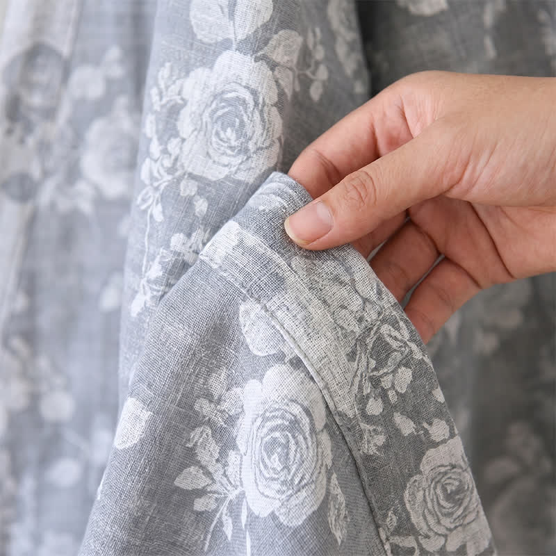 Kimono in cotone con stampa di rose color blu polvere. - image 7