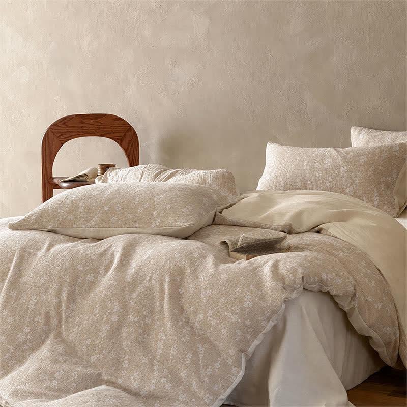 Set di biancheria da letto in cotone jacquard con delicato motivo floreale color cammello. - image 3