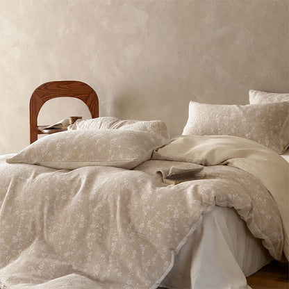 Set di biancheria da letto in cotone jacquard con delicato motivo floreale color cammello. - image 3