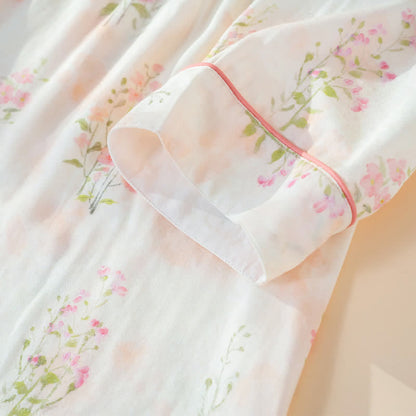 Pigiama in cotone di bambù con stampa floreale e laccetti al collo. - image 8