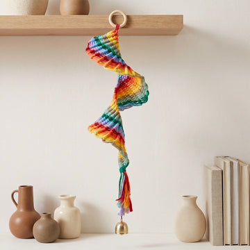 Decorazione da parete a forma di campana in macramè color arcobaleno in stile boho. - Arcobaleno - image 0
