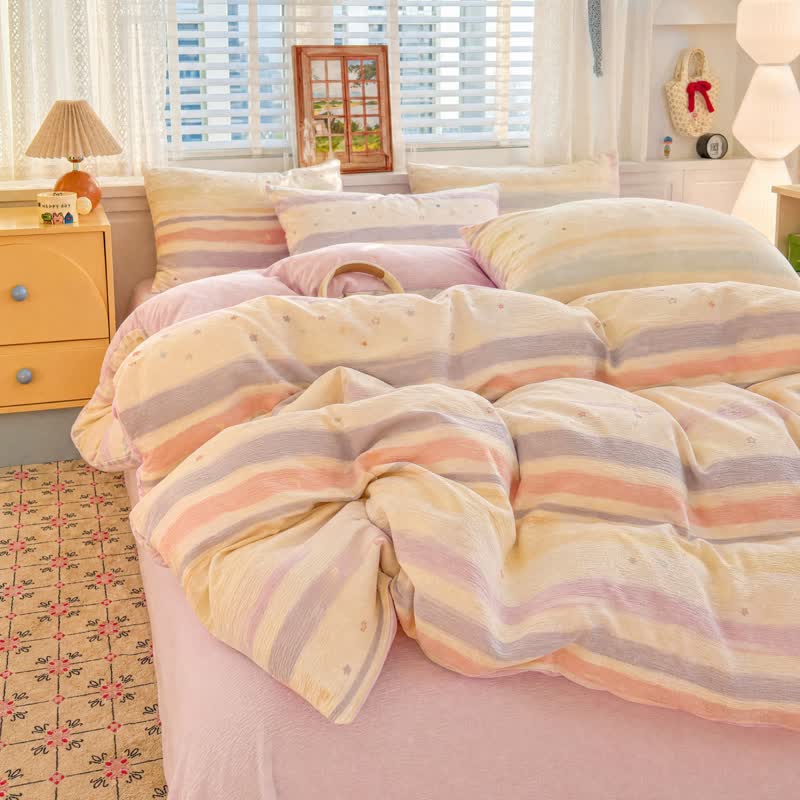 Set di biancheria da letto triplo in garza con motivo a righe pastello e stelle. - image 1