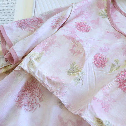 Pigiama composto da pantaloni corti imbottiti con stampa floreale di ortensie. - image 4