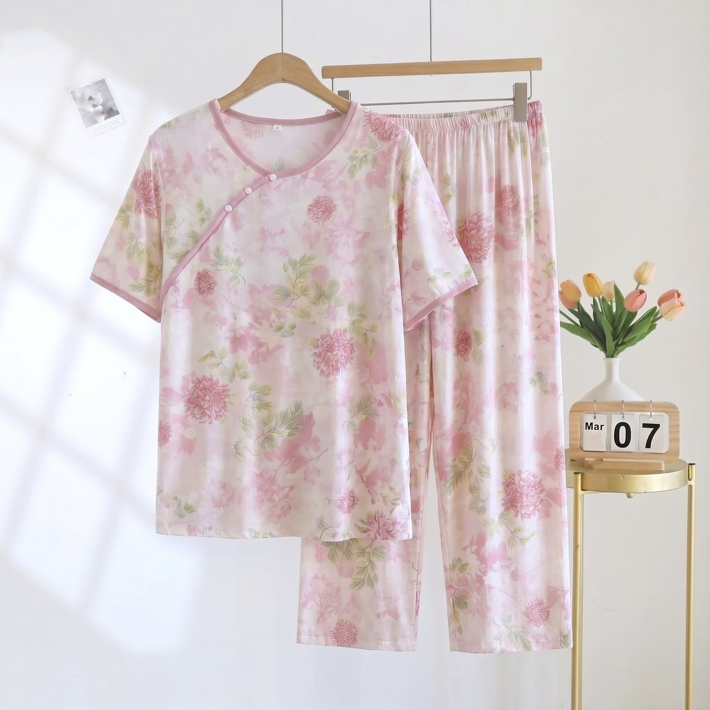 Pigiama composto da pantaloni corti imbottiti con stampa floreale di ortensie. - Rosa - 2XL - image 0