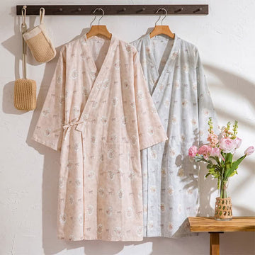 Kimono in cotone con rosa e fiocco incorniciati - image 0