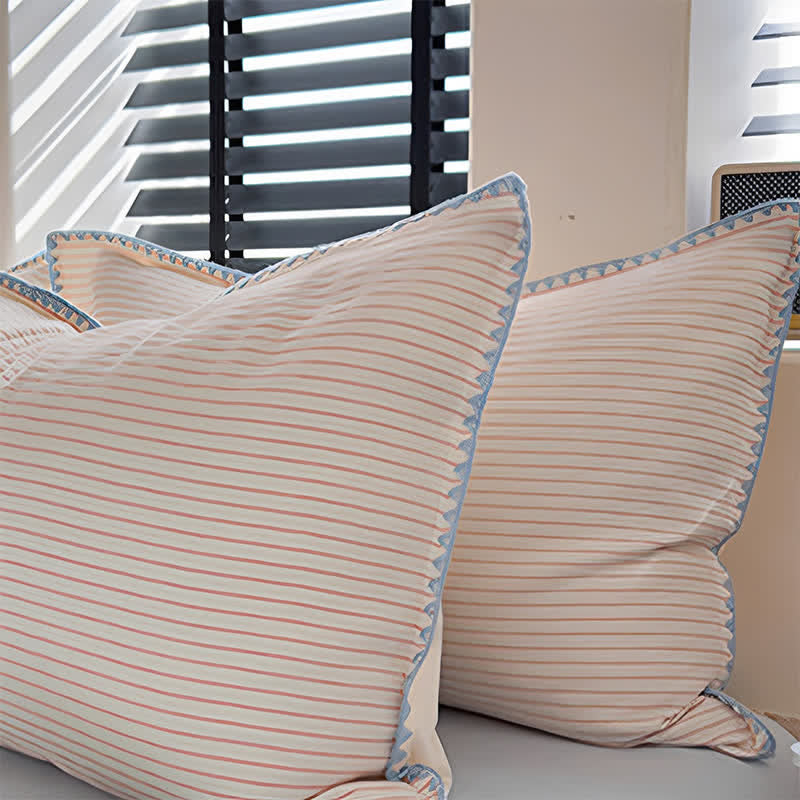 Set di biancheria da letto in cotone lavato con bordo smerlato a righe. - image 2