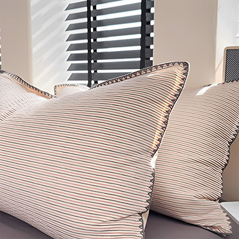 Set di biancheria da letto in cotone lavato con bordo smerlato a righe. - image 6
