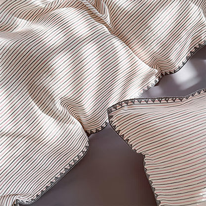 Set di biancheria da letto in cotone lavato con bordo smerlato a righe. - image 7