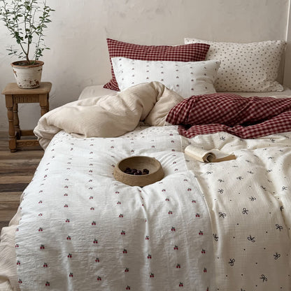 Set di biancheria da letto in morbido e accogliente cotone lavato con motivo a quadretti di ciliegie. - Rosso - Foglio piano - Matrimoniale Grande - image 0
