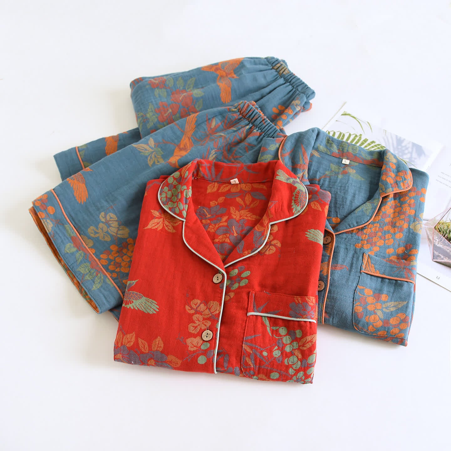 Completo da casa in cotone con stampa floreale e uccellini in stile vintage - image 2