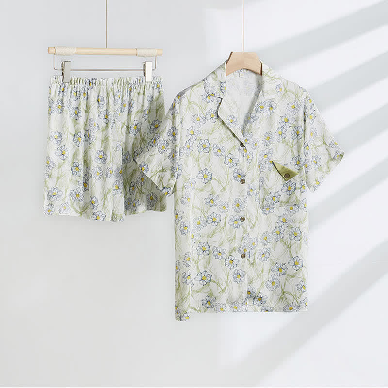 Completo da casa in raso con stampa floreale color menta, pantaloncini e bottoni - image 1