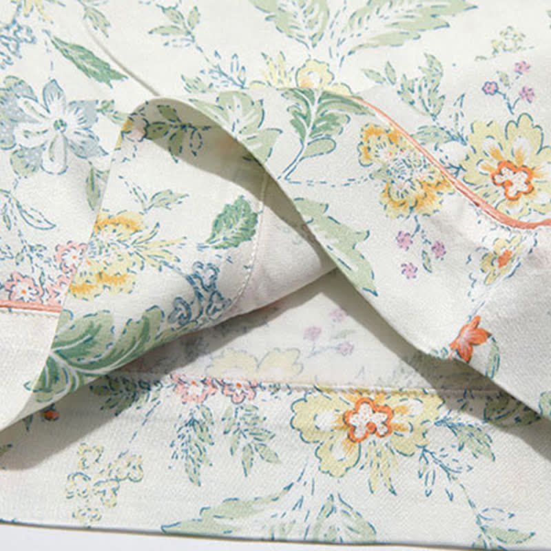 Completo pigiama corto in raso con stampa floreale francese, perfetto per le notti estive. - image 15