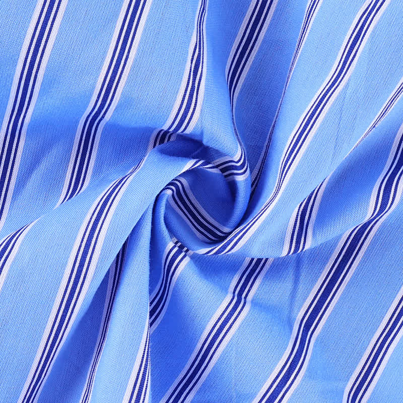 Completo da casa con canotta e pantaloncini in cotone a righe blu e pizzo - image 6