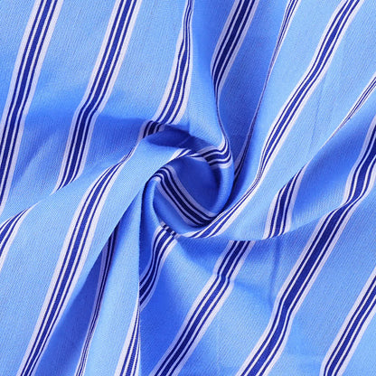 Completo da casa con canotta e pantaloncini in cotone a righe blu e pizzo - image 6