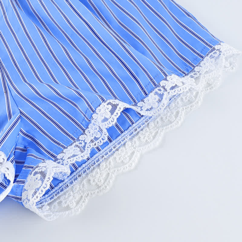 Completo da casa con canotta e pantaloncini in cotone a righe blu e pizzo - image 5