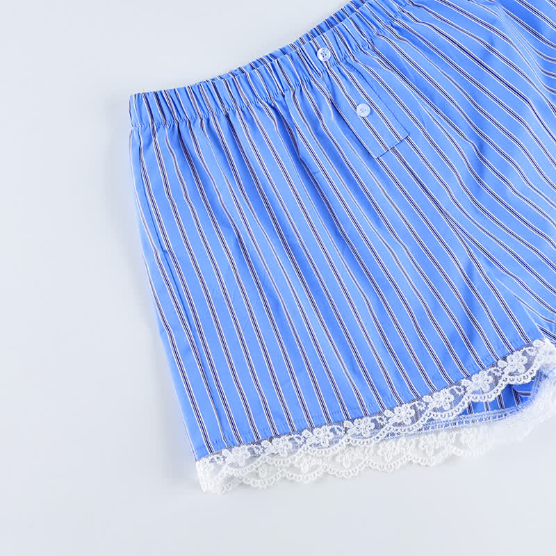 Completo da casa con canotta e pantaloncini in cotone a righe blu e pizzo - image 4