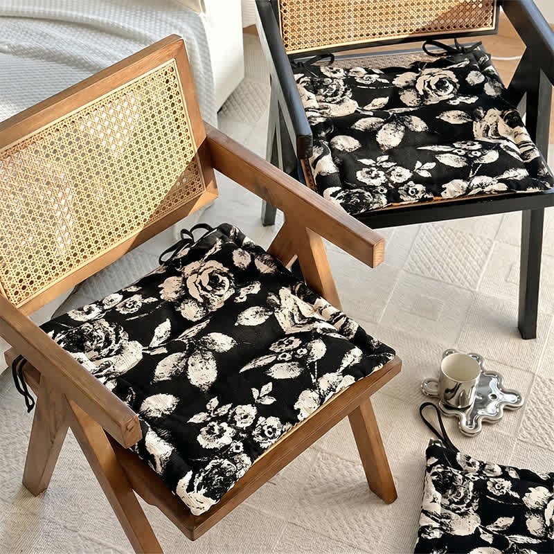 Cuscino per sedia in ciniglia con stampa floreale vintage in bianco e nero - image 1