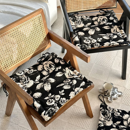 Cuscino per sedia in ciniglia con stampa floreale vintage in bianco e nero - image 1