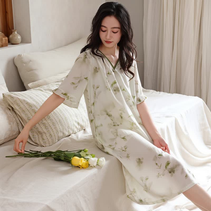 Camicia da notte romantica in lyocell con scollo a V e stampa floreale. - image 2