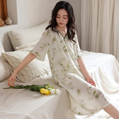Camicia da notte romantica in lyocell con scollo a V e stampa floreale. - image 2