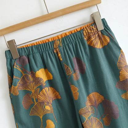Completo da casa composto da canotta e pantaloni con motivo a foglie botaniche. - image 2