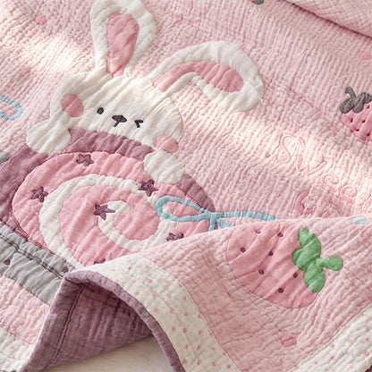 Copertina per neonati in lyocell con coniglietto rosa e fragola - image 4
