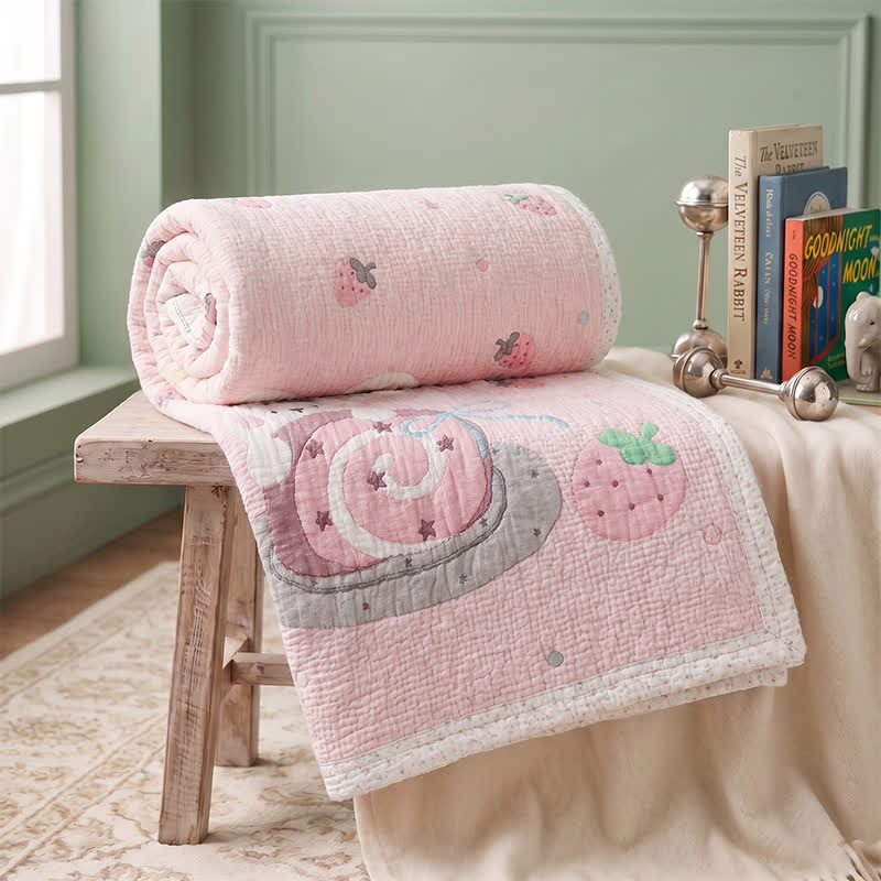 Copertina per neonati in lyocell con coniglietto rosa e fragola - image 3