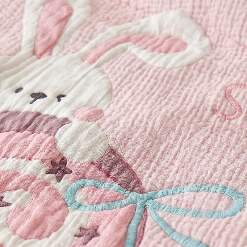 Copertina per neonati in lyocell con coniglietto rosa e fragola - image 5