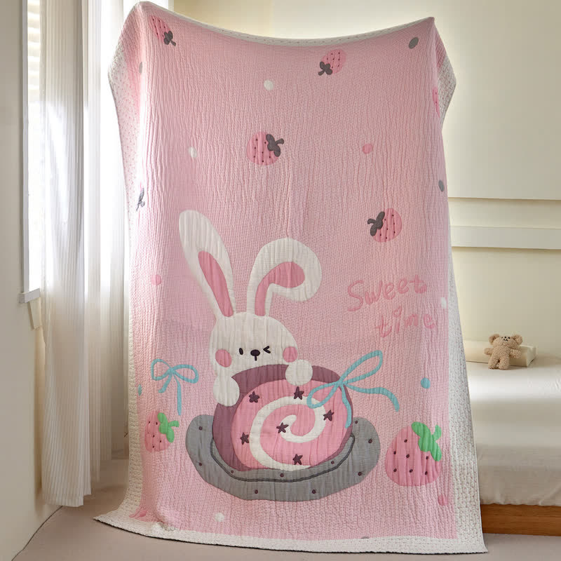 Copertina per neonati in lyocell con coniglietto rosa e fragola - image 6