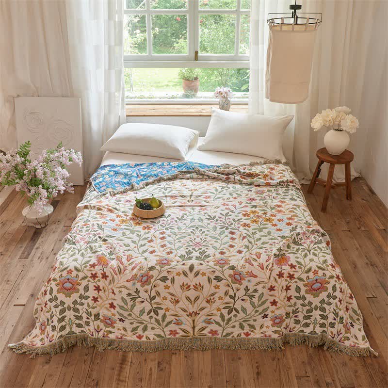 Trapunta reversibile in mussola di cotone a fantasia floreale con nappe - image 2