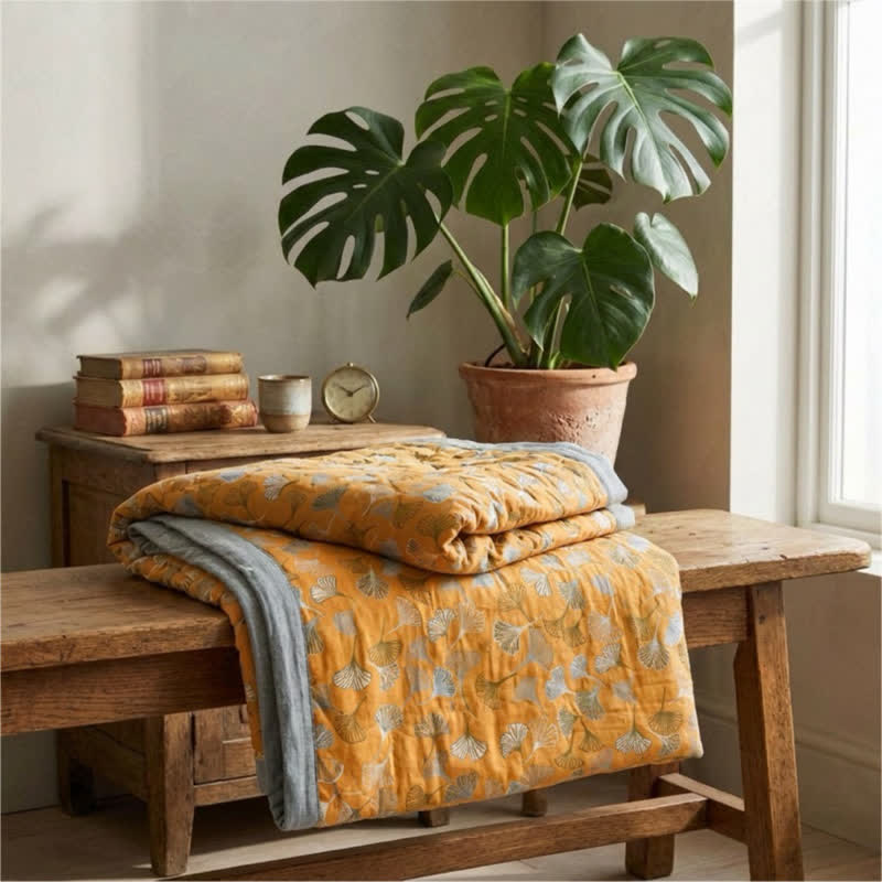 Coperta reversibile in cotone con motivo Ginkgo dorato - image 2
