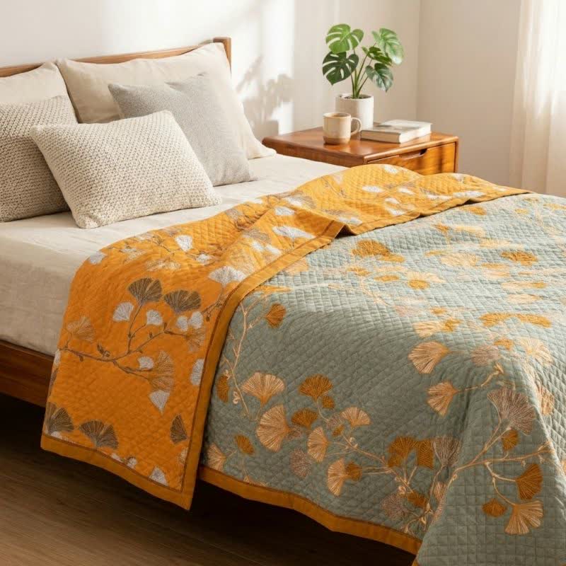 Coperta trapuntata reversibile con motivo botanico di Ginkgo - image 1