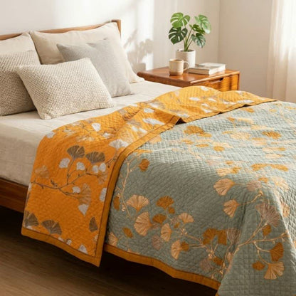Coperta trapuntata reversibile con motivo botanico di Ginkgo - image 1