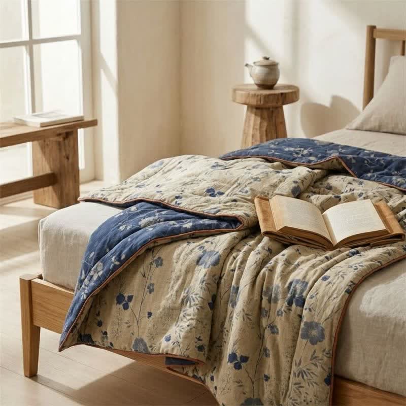 Trapunta reversibile blu a fantasia floreale in stile cottage - image 1