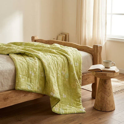 Trapunta reversibile in cotone con motivo floreale verde tenue - image 1