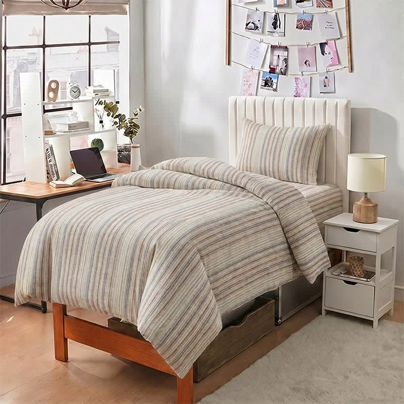 Set di biancheria da letto minimalista a righe sottili, neutro, ideale per il college. - image 3