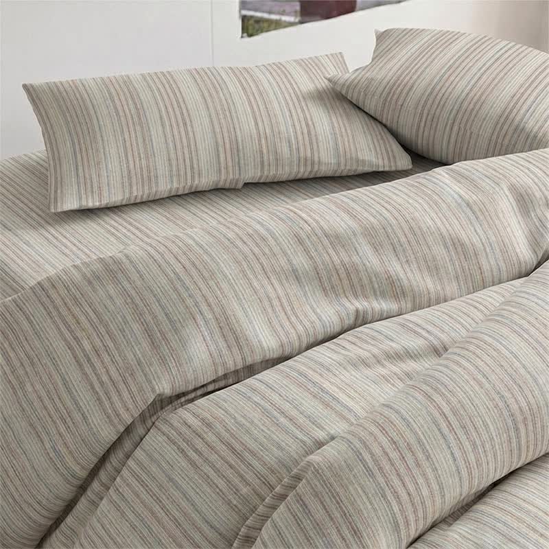 Set di biancheria da letto minimalista a righe sottili, neutro, ideale per il college. - image 4