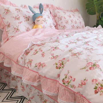 Set di biancheria da letto in cotone con volant e stampa floreale vintage. - Rosa Nebbiosa - Set di biancheria da letto da 4 pezzi - Matrimoniale - image 0