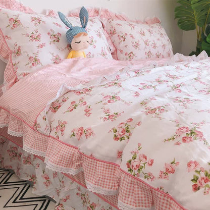 Set di biancheria da letto in cotone con volant e stampa floreale vintage. - Rosa Nebbiosa - Set di biancheria da letto da 4 pezzi - Matrimoniale - image 0