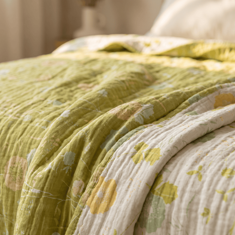 Trapunta reversibile in cotone con motivo floreale verde tenue - image 7
