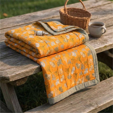 Coperta reversibile in cotone con motivo Ginkgo dorato - Arancia - 90" x 92" - image 0