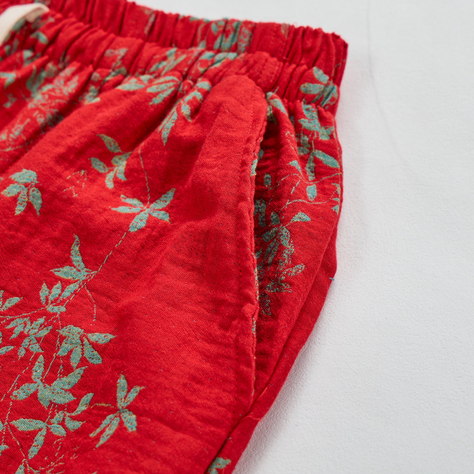 Pantaloni da casa in cotone a fantasia floreale rossa - image 3