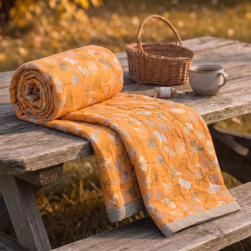 Coperta reversibile in cotone con motivo Ginkgo dorato - Arancia - 90" x 92" - image 0