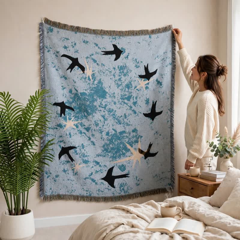 Coperta decorativa con stella e motivo rondine nel cielo artistico - image 1