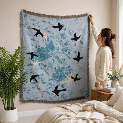 Coperta decorativa con stella e motivo rondine nel cielo artistico - image 1
