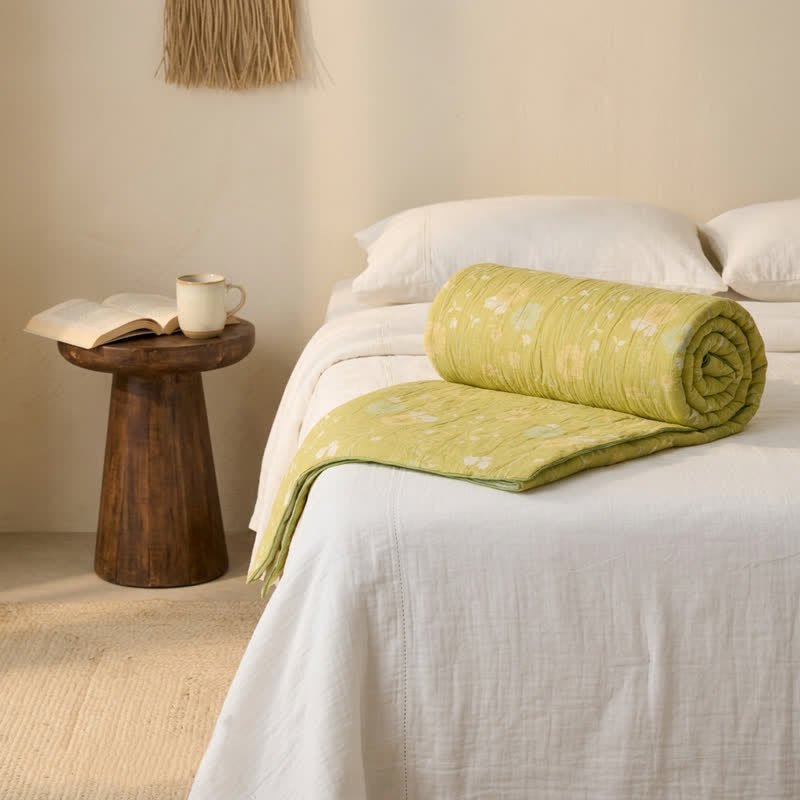Trapunta reversibile in cotone con motivo floreale verde tenue - image 3