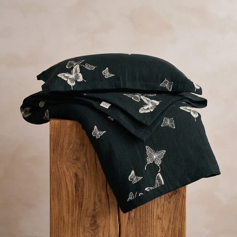 Trapunte in garza di cotone con farfalle monocromatiche - Nero - 2 federe - 51cm x 91cm - image 4