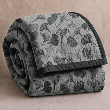 Coperta in cotone con foglie di ginkgo grigio-nere - Grigio chiaro - 90" x 92" - image 0